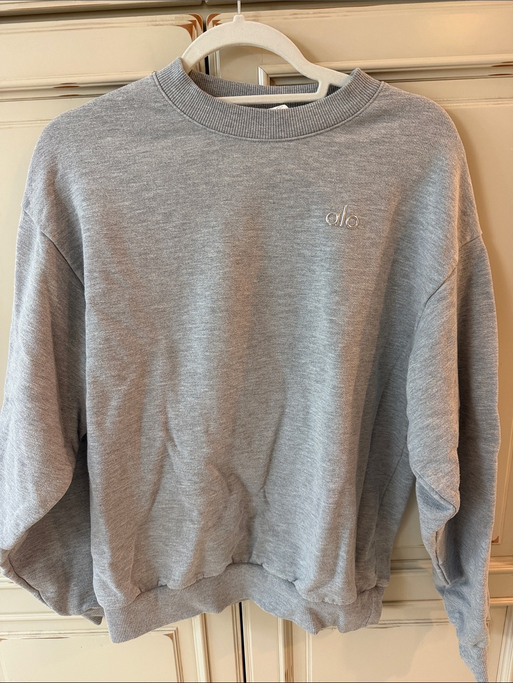 ALO Yoga Men’s Light Grey Crewneck Sweater